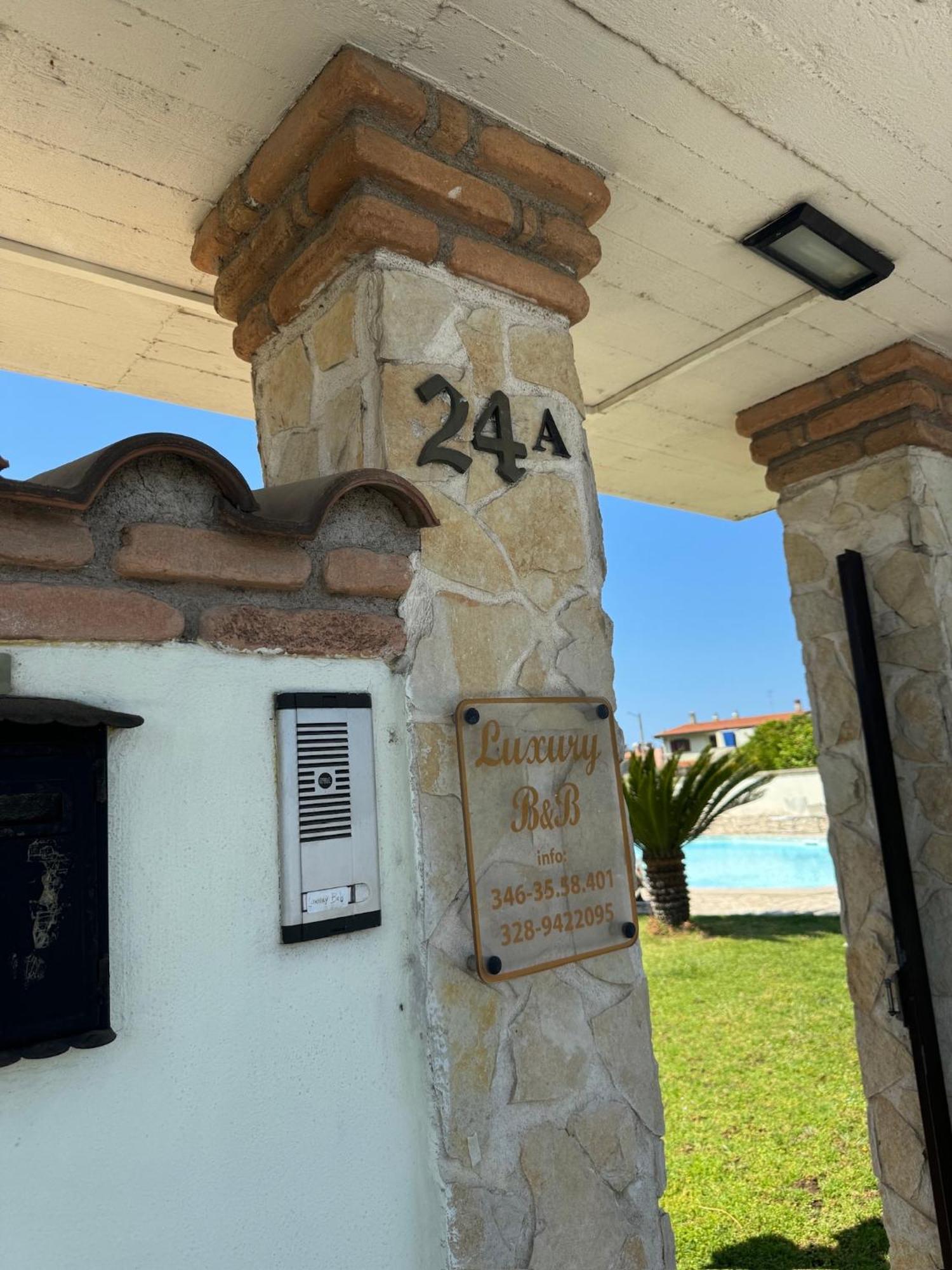 Gold House Luxury Anzio Villa ภายนอก รูปภาพ