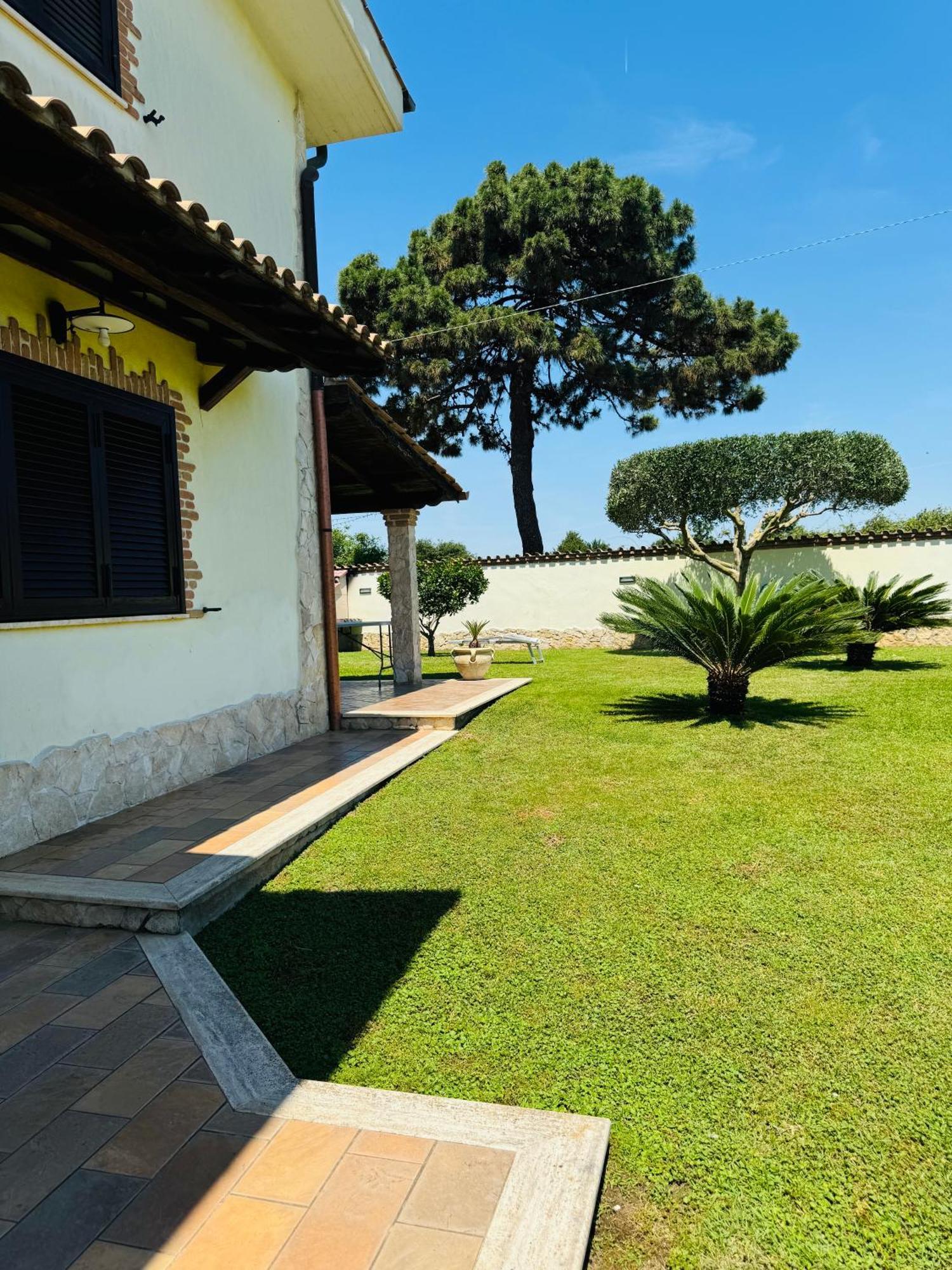 Gold House Luxury Anzio Villa ภายนอก รูปภาพ
