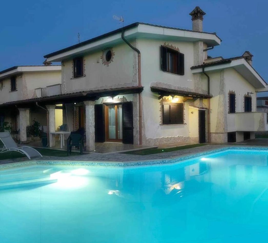 Gold House Luxury Anzio Villa ภายนอก รูปภาพ