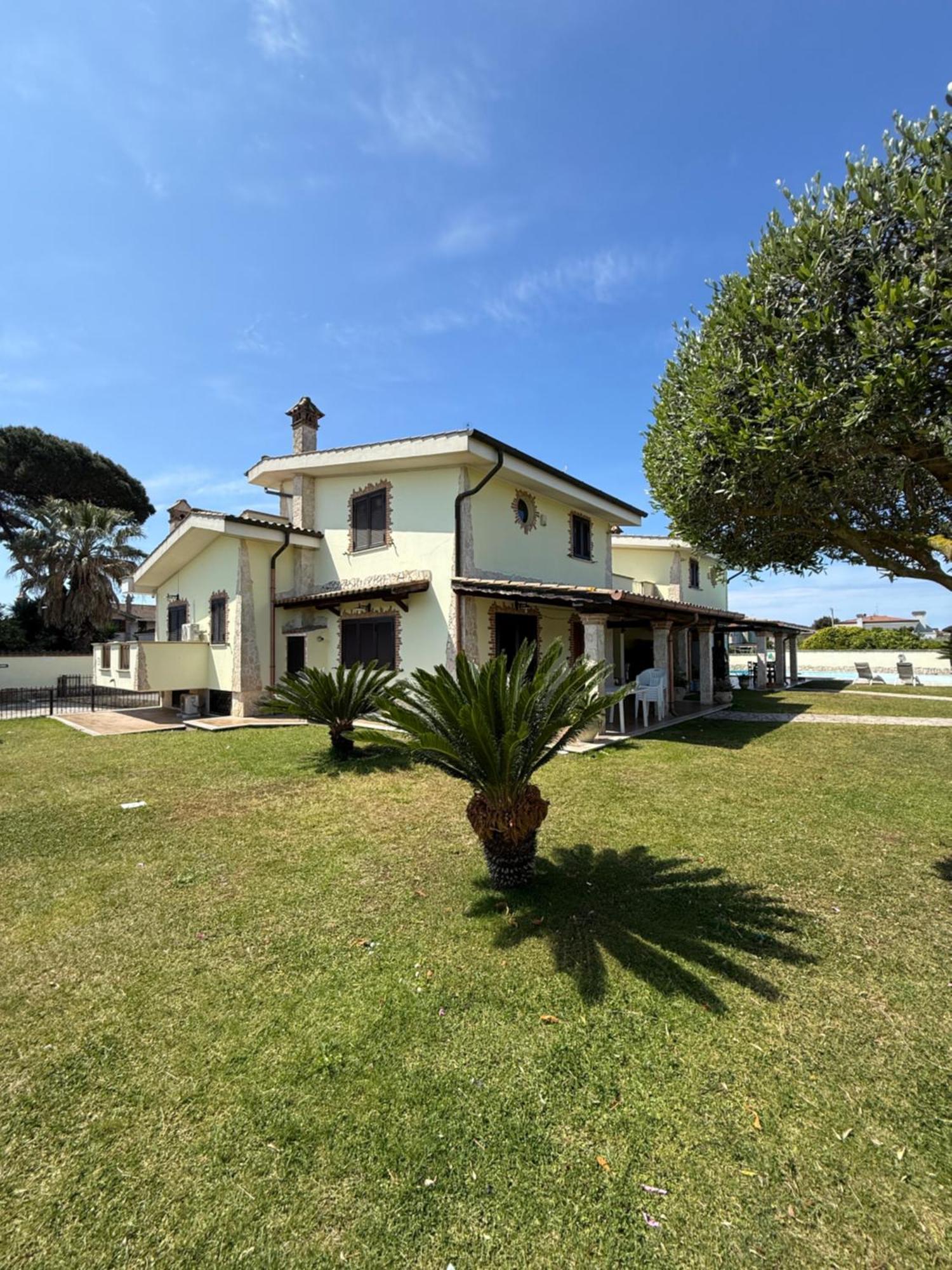 Gold House Luxury Anzio Villa ภายนอก รูปภาพ